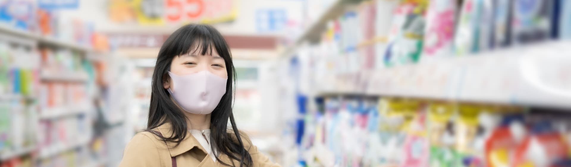 アイドラッグストアで海外商品を比較し、購入手順や配送条件を確認しているイメージ画像